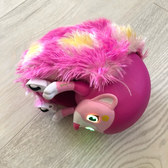 Zoomer Hedgiez Whirl Hedgehog with Lights, Sounds & Sensors - Picture 12 of 16